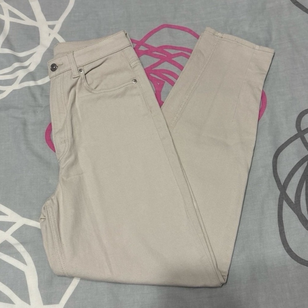 H&M High-Rise Beige Mom Jeans
